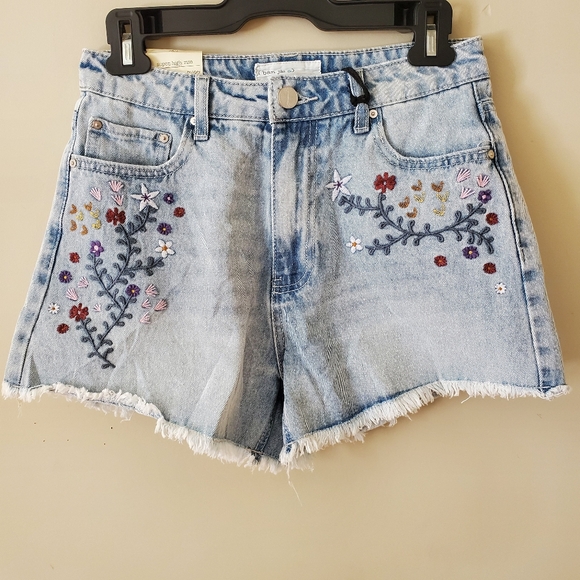 NWT BAN-JARA Denim High Rise Floral Embroidery Shorts Raw Hem Light Wash Size 27 - Picture 8 of 9